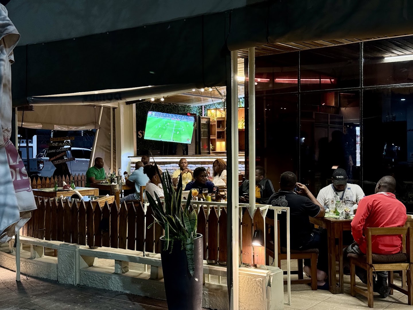 Restaurante Solange: restaurant atmosphere and patrons