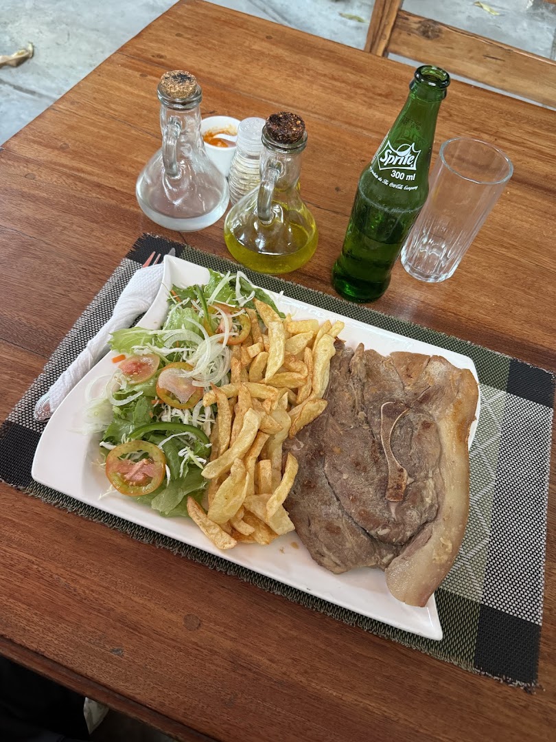 Africa Tropical: clear photo of restaurant meal