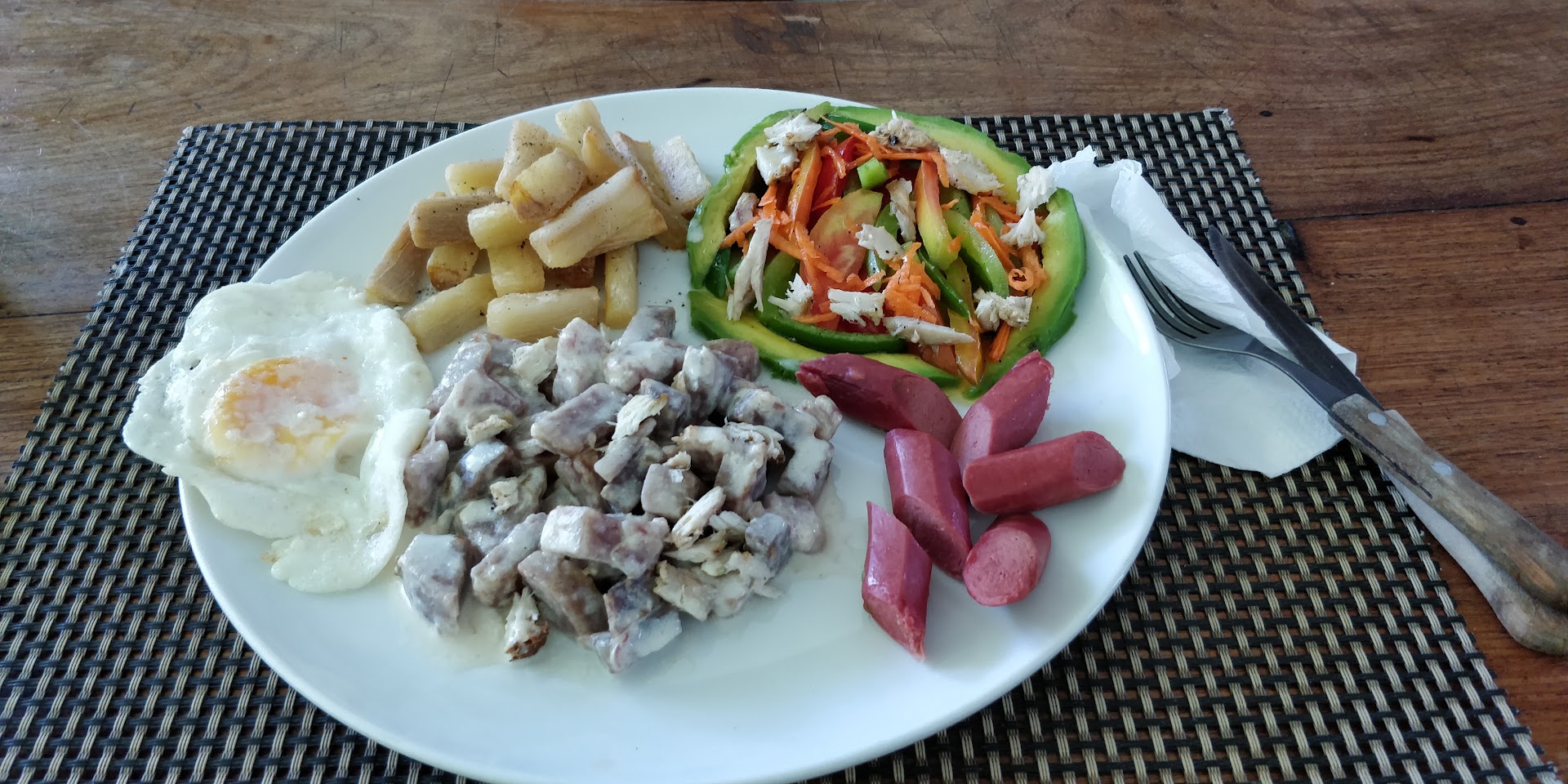 Flor de Rosa rooftop: appetizing photo of served food