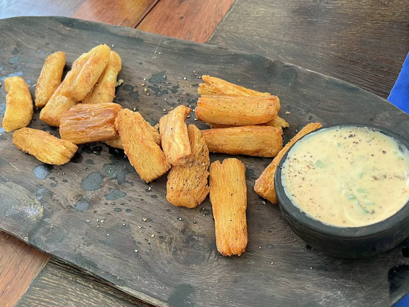 Flor de Rosa rooftop: appetizing food presentation