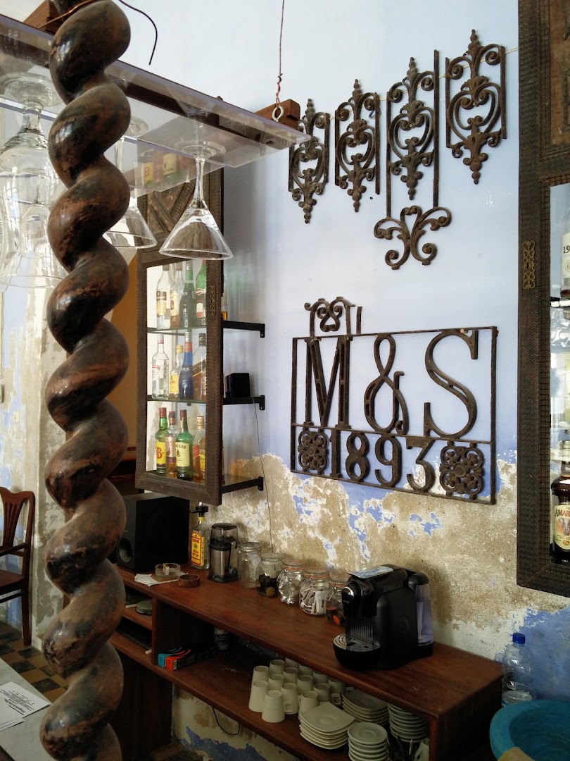 Karibu Restaurant: restaurant interior and atmosphere