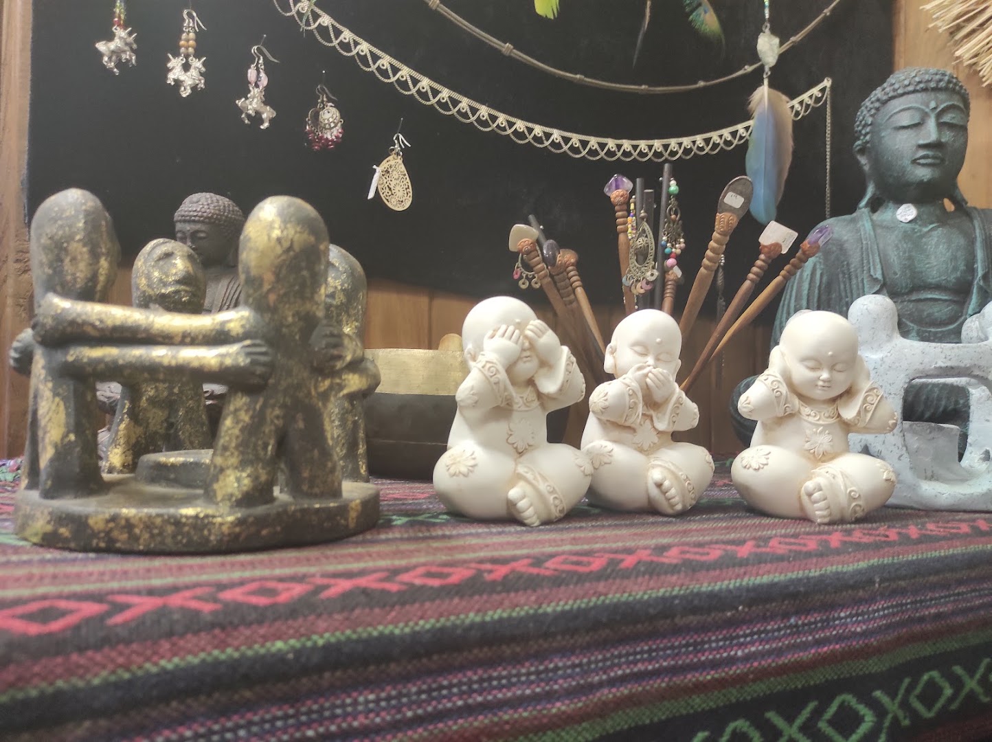 Magenta Moon Boutique: clear display of shop products