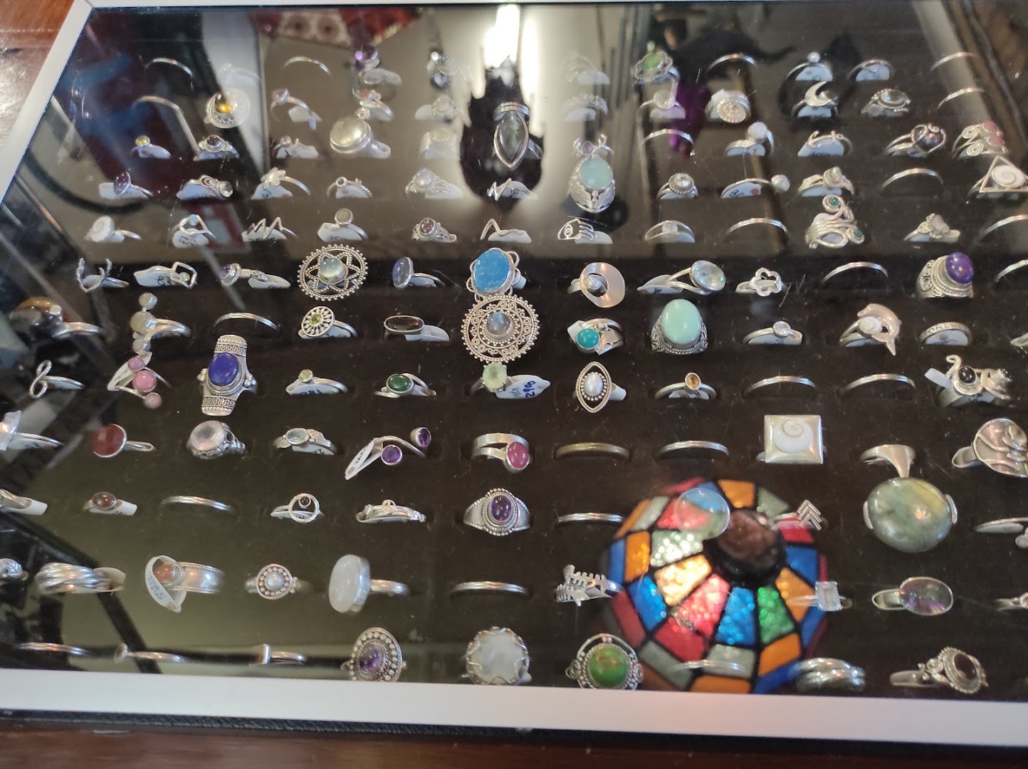 Magenta Moon Boutique: clear display of shop products