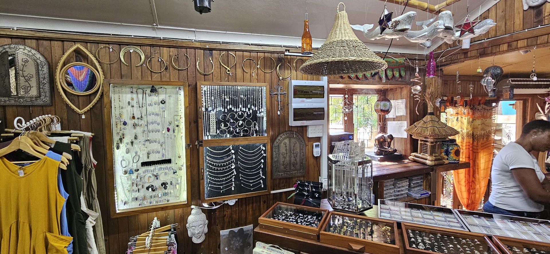 Magenta Moon Boutique: clear display of shop products