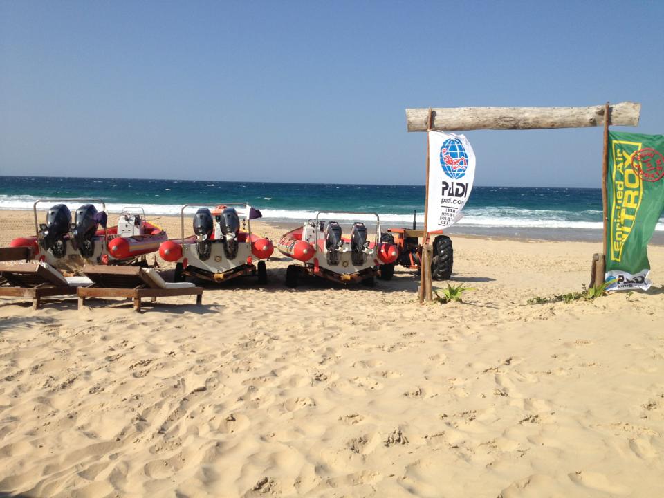 Tofo Scuba: shop equipment and location