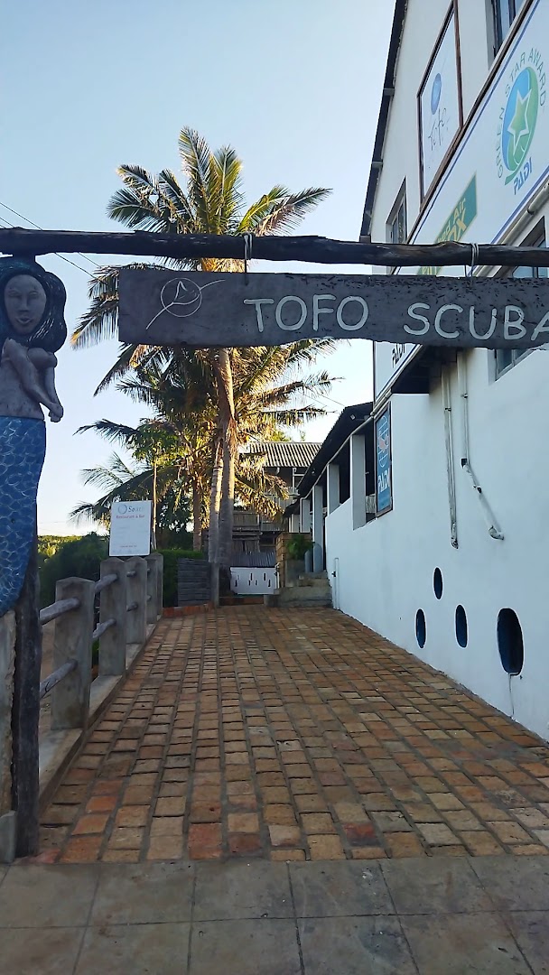 Tofo Scuba: clear photo of shop exterior