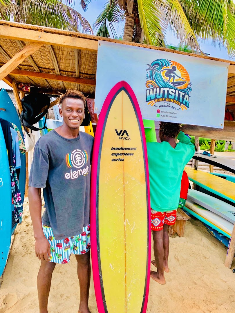 Wutsita Surf School: staff and surf equipment