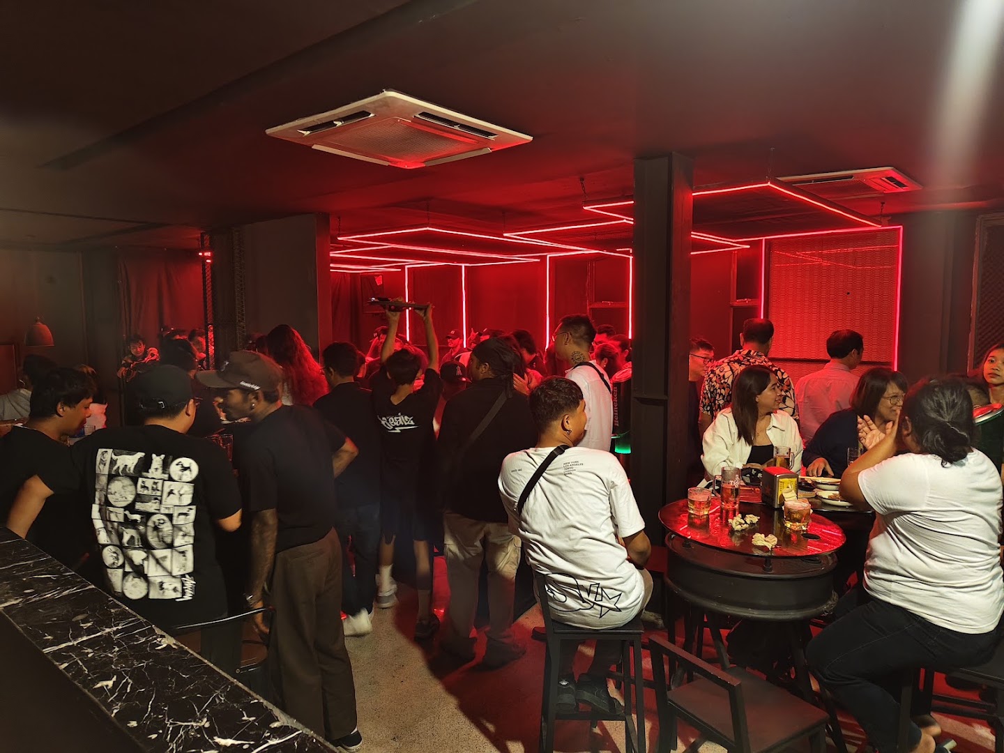 Beatz Urban Lounge: lively bar atmosphere well