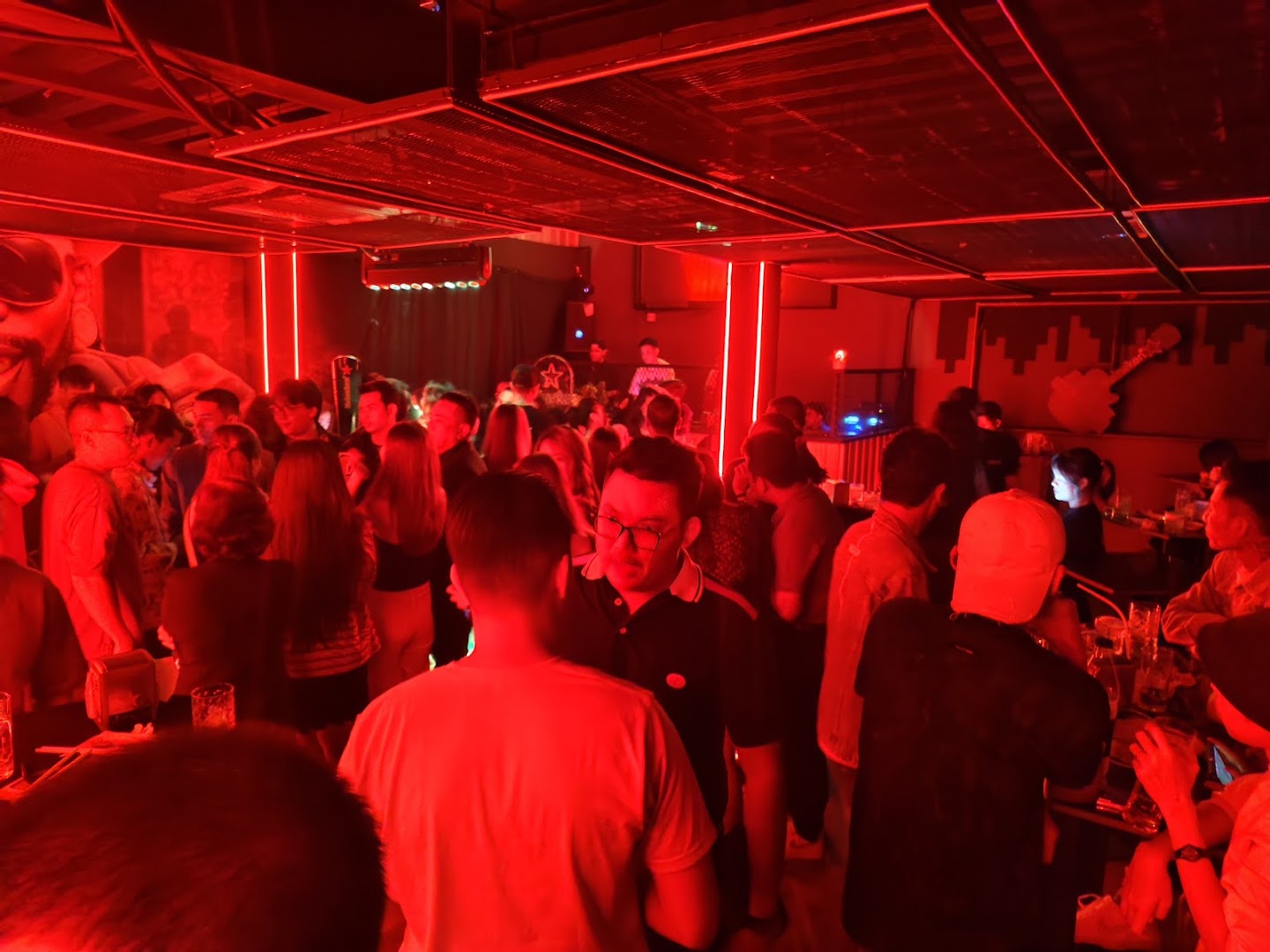 Beatz Urban Lounge: vibrant bar atmosphere well