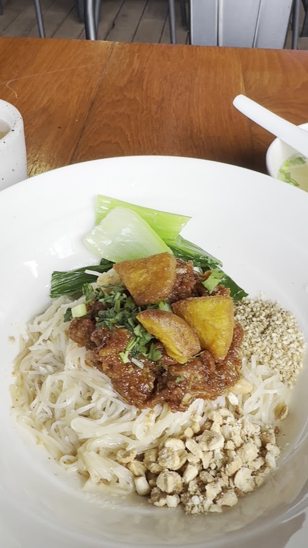 Myaing Tea House: appetizing photo of served dish