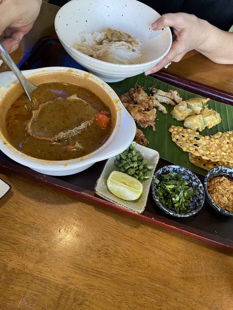 Myaing Tea House: appetizing photo of breakfast meal