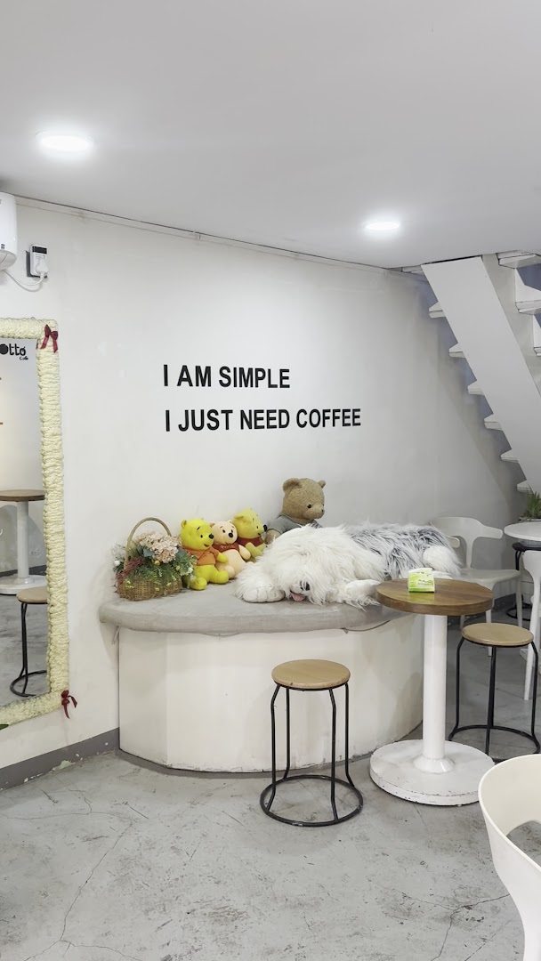 Otto Cafe: cafe interior and atmosphere