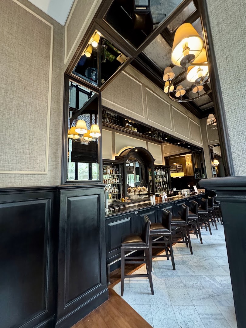 Sarkies Bar: high quality interior bar shot