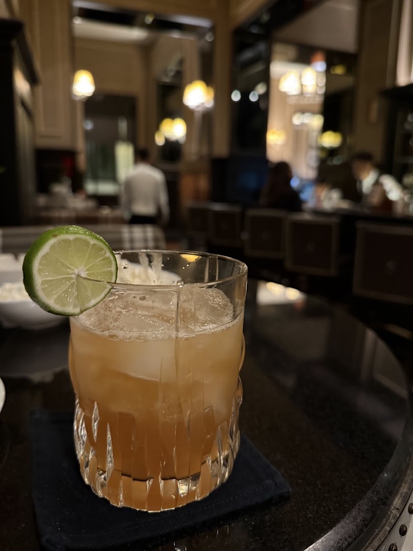 Sarkies Bar: high quality cocktail and atmosphere