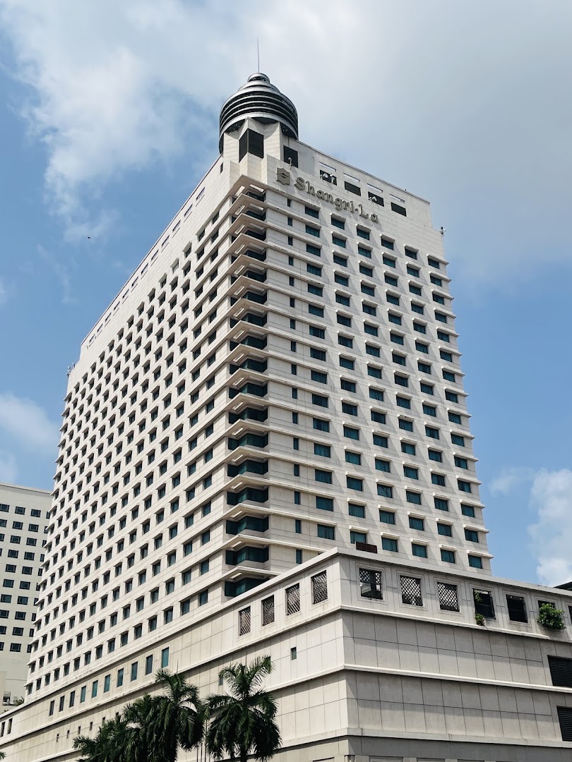 Sule Shangri-La: clear professional exterior hotel shot