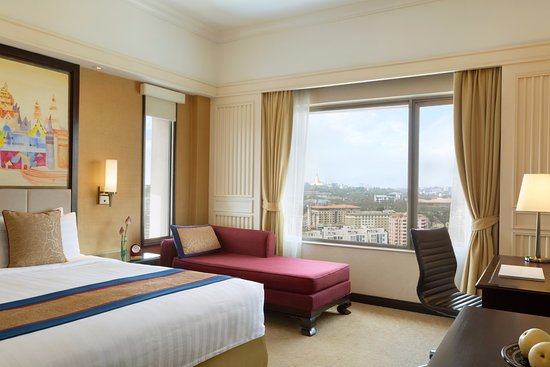 Sule Shangri-La: professional hotel room interior shot