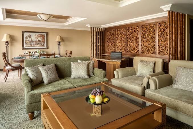 Sule Shangri-La: high quality hotel suite photo