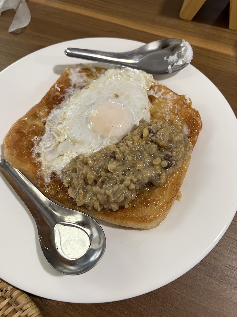 Thalawaddy Café: appetizing photo of breakfast dish