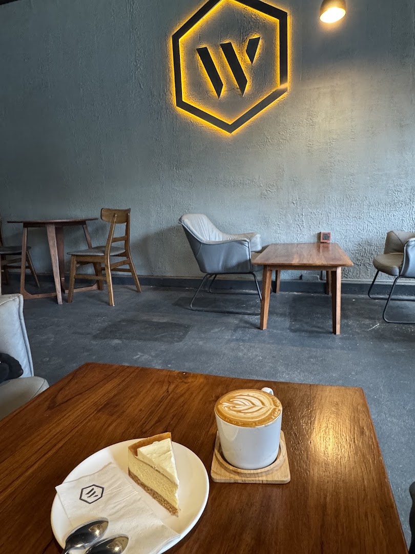 Warehouse Coffee Lounge: inviting atmosphere and quality presentation