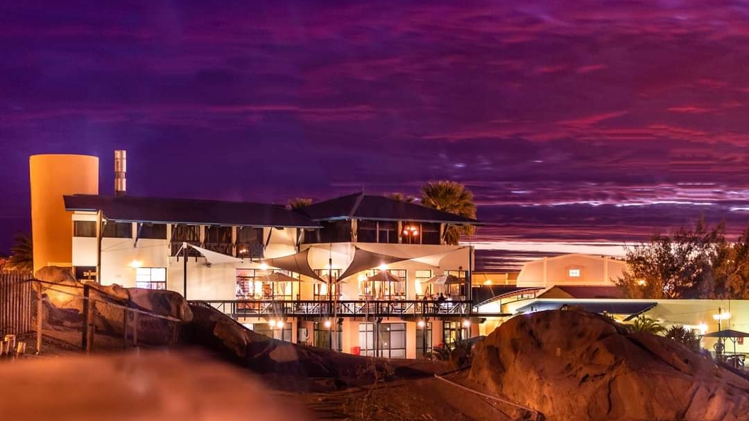Essenzeit Restaurant: stunning professional exterior shot