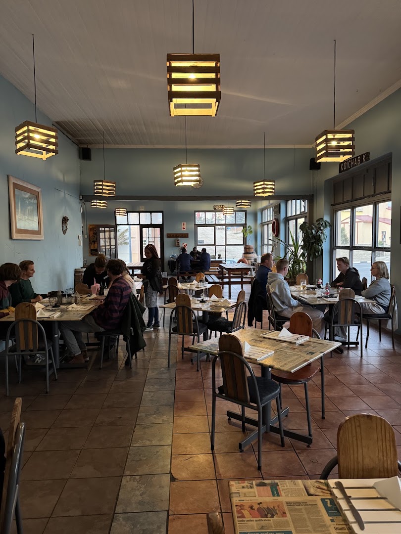Ritzi's Seafood Restaurant: inviting restaurant atmosphere