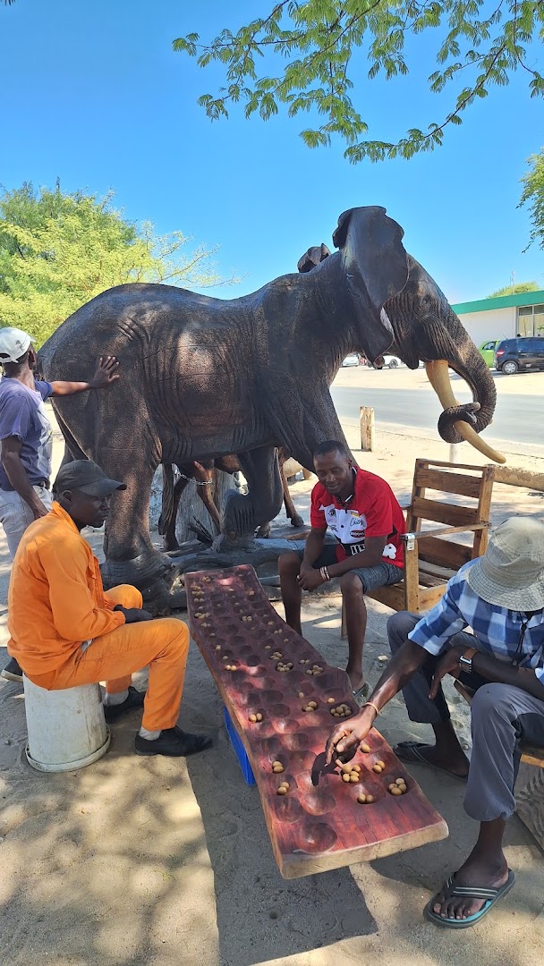 Okahandja Mbangura Woodcarvers Craft Market: artisans and craft products