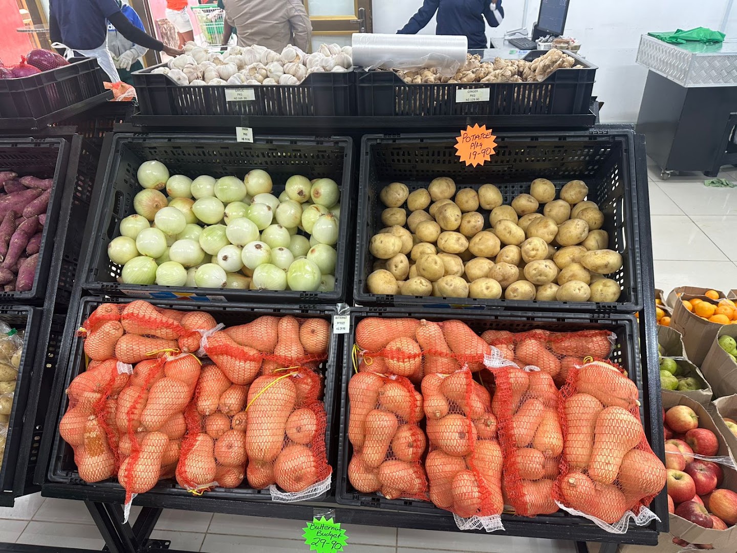 Freshco Opuwo: clear display of fresh produce