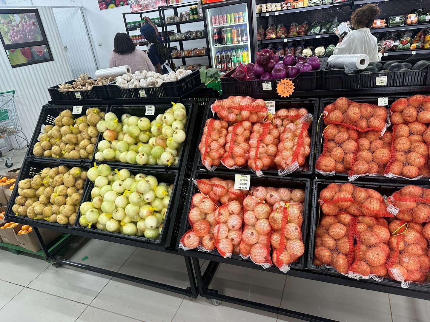 Freshco Opuwo: clear display of fresh produce
