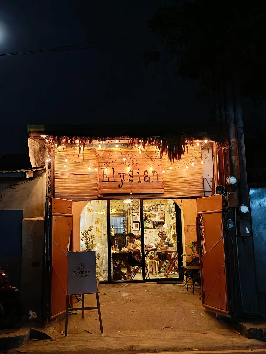 Elysian Cafe & Crafts: inviting exterior shot of venue