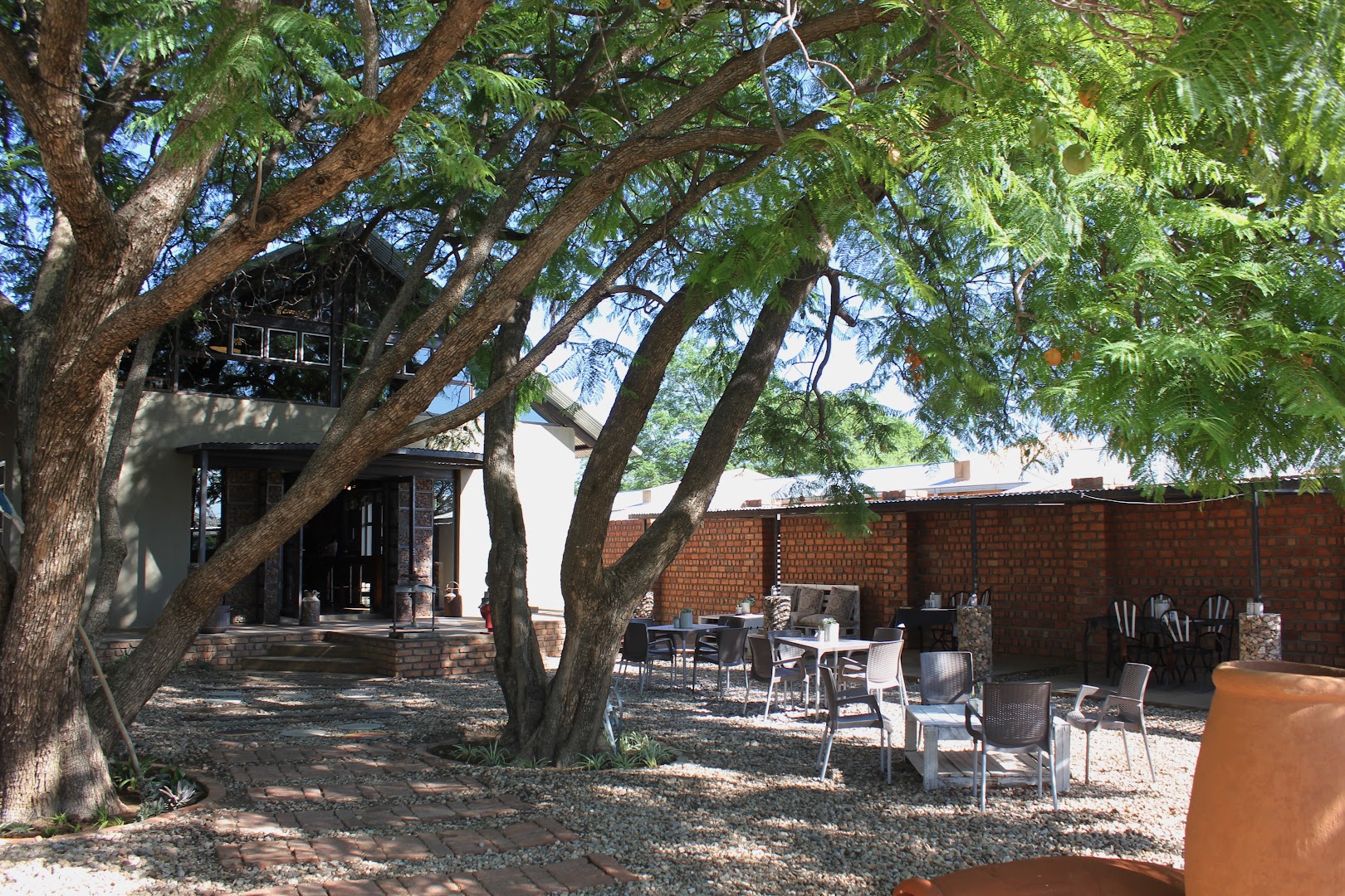Memoirs Bar & Restaurant: inviting outdoor dining area shown
