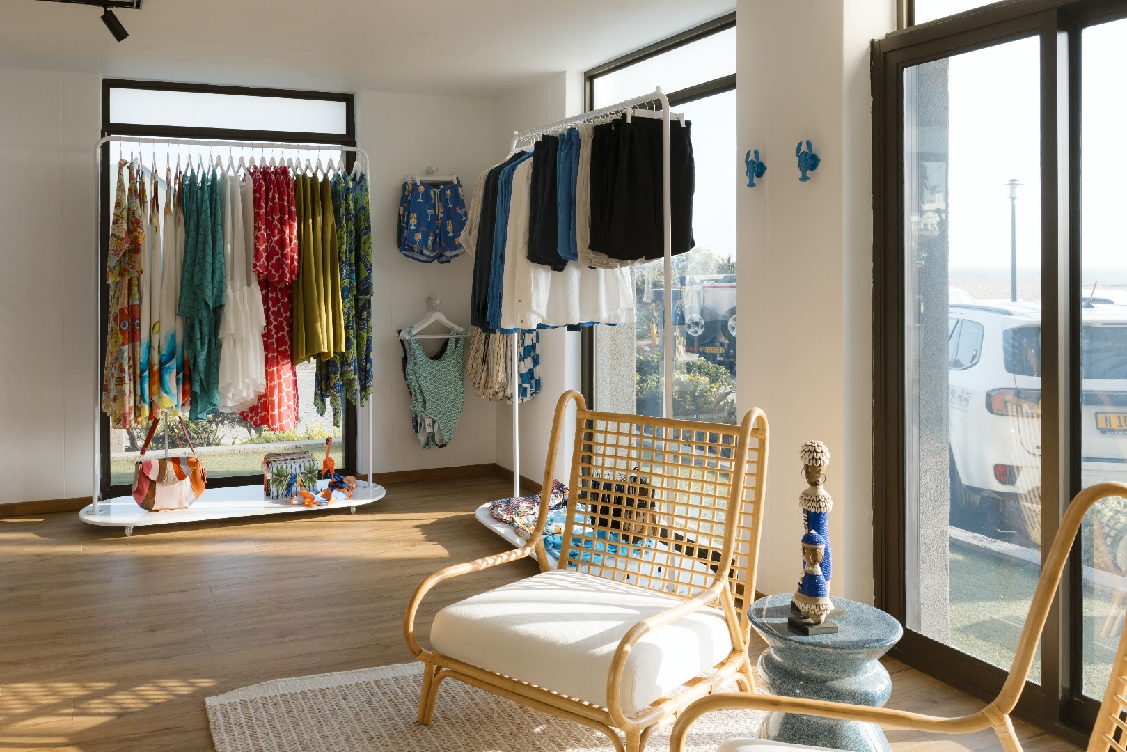 Leisure Chapter: clear, professional shop interior photo