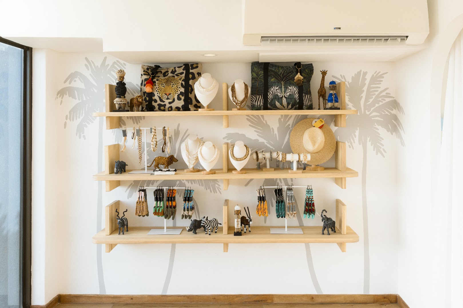 Leisure Chapter: clear, professional display of products