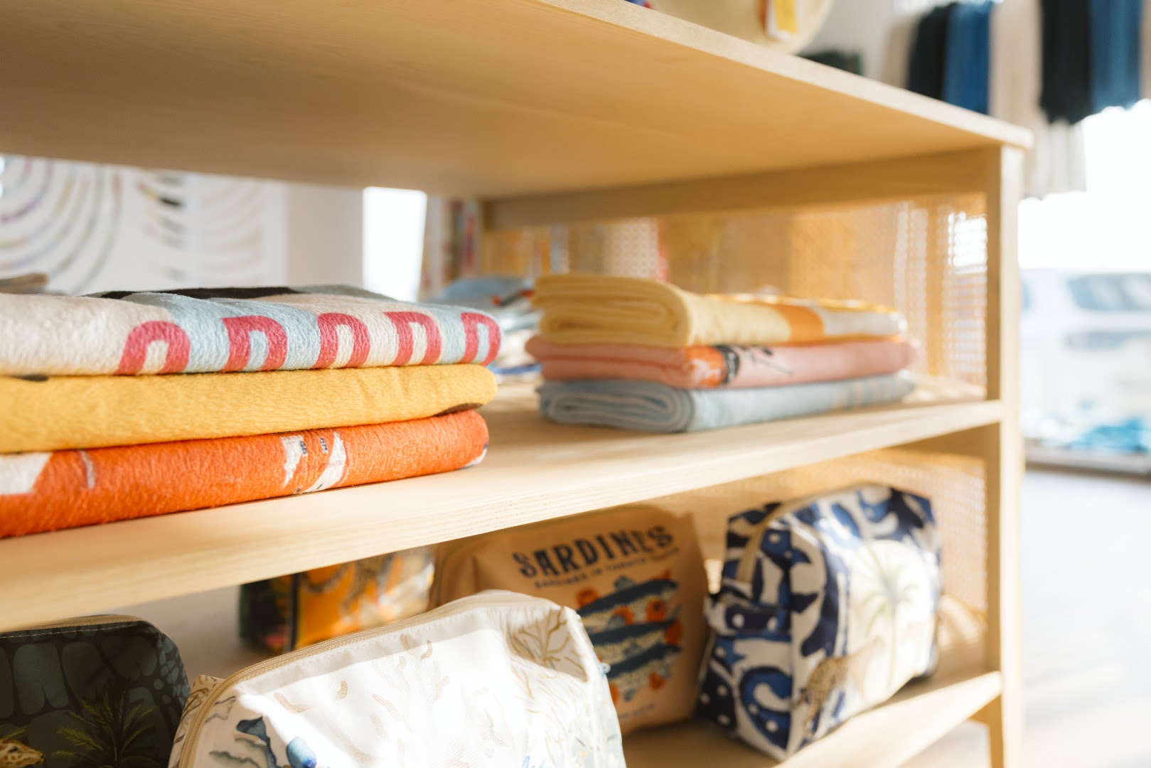 Leisure Chapter: clear, professional product display photo