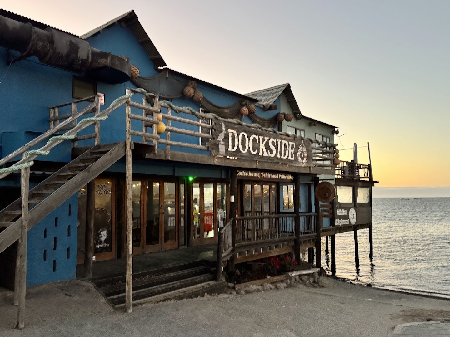 Dockside Seafood & Grill: attractive exterior view of restaurant