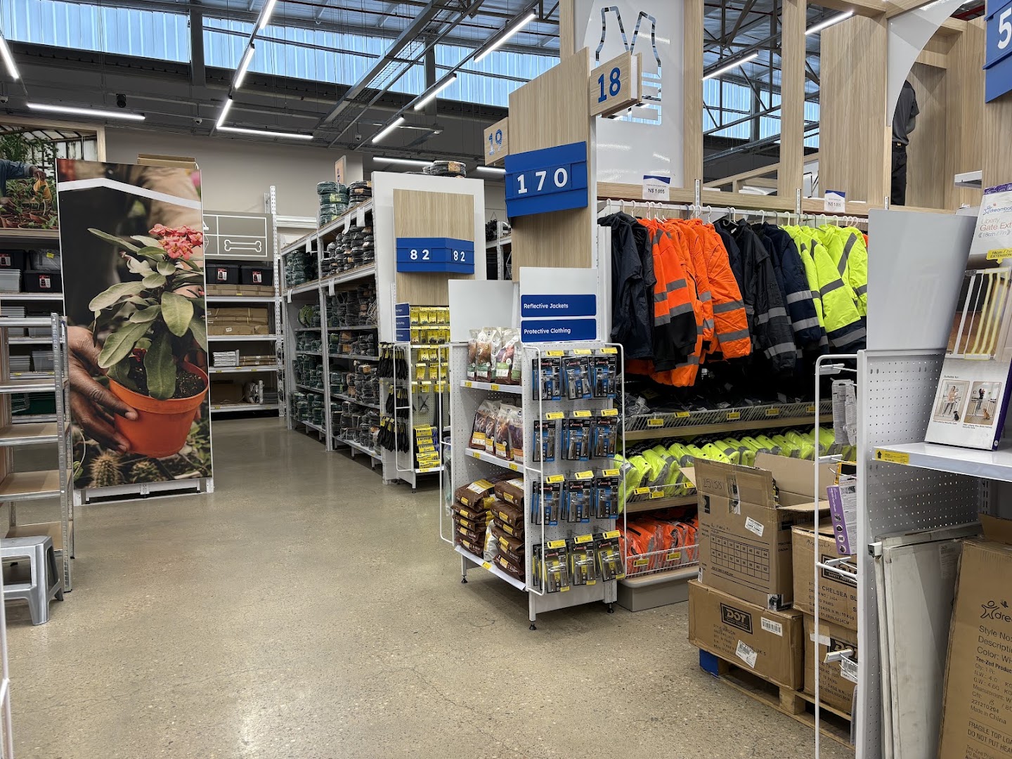 Pupkewitz Megabuild Lifestyle: clear display of shop products