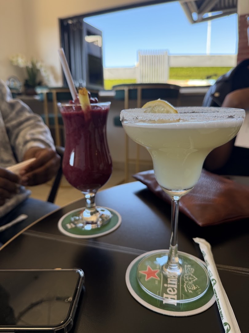 Rands Avenue: appetizing photo of restaurant drinks