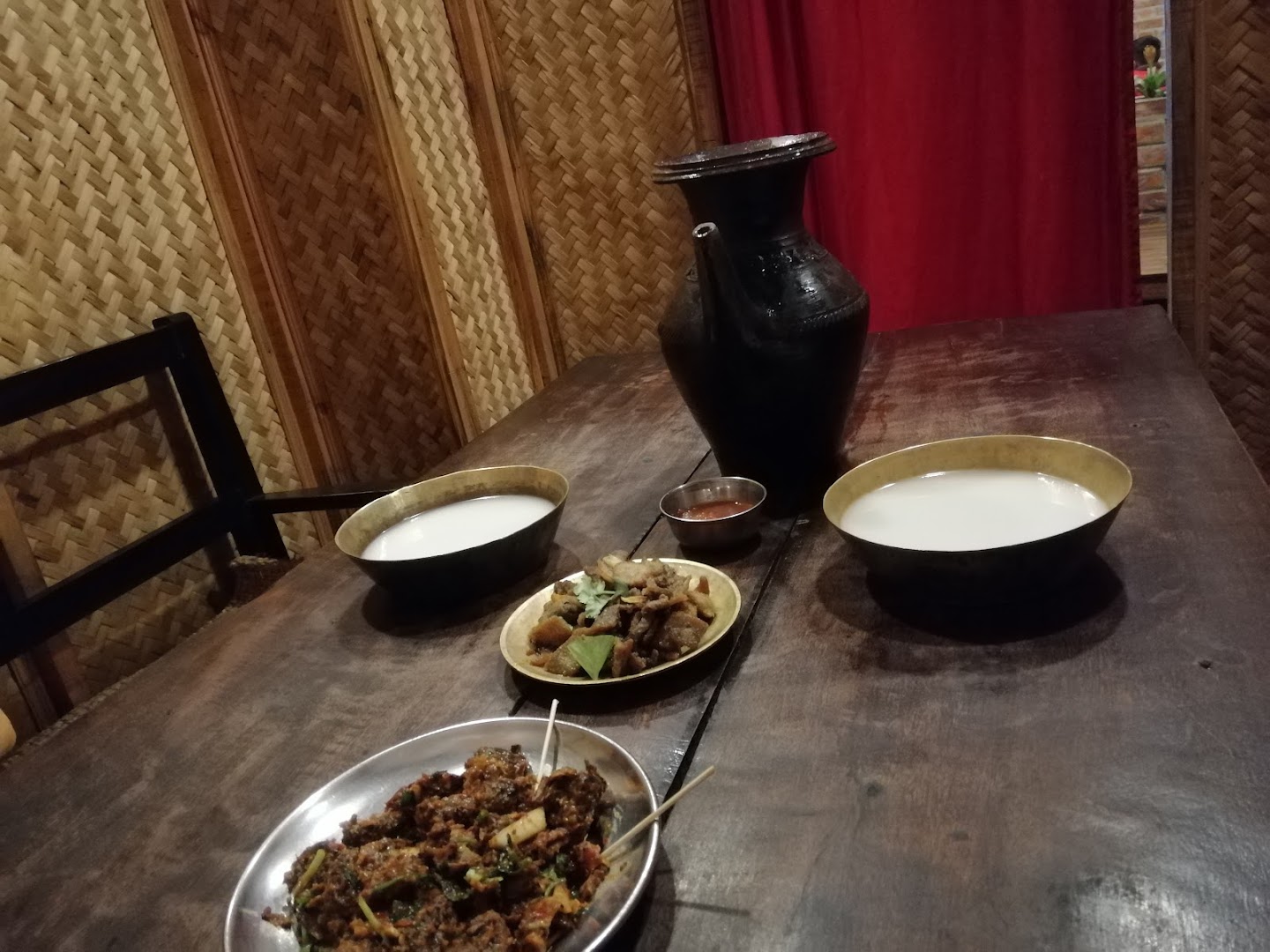 Bhajju Chulo: appetizing food and authentic atmosphere