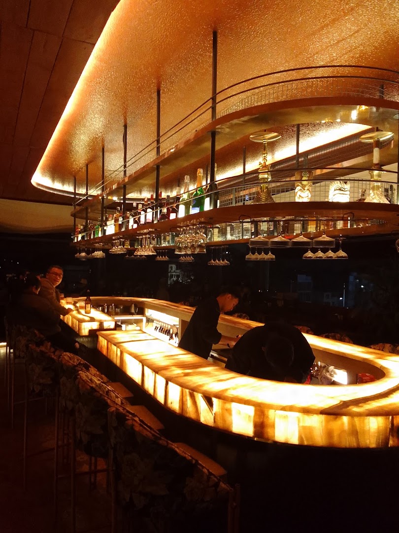 Savvy Bars: atmospheric shot of bar interior