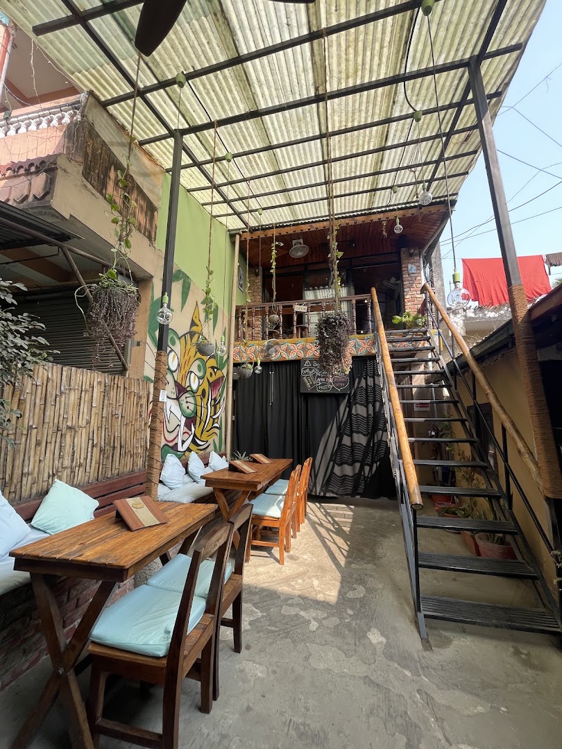 Shantiko Kitchen: inviting and clear venue atmosphere