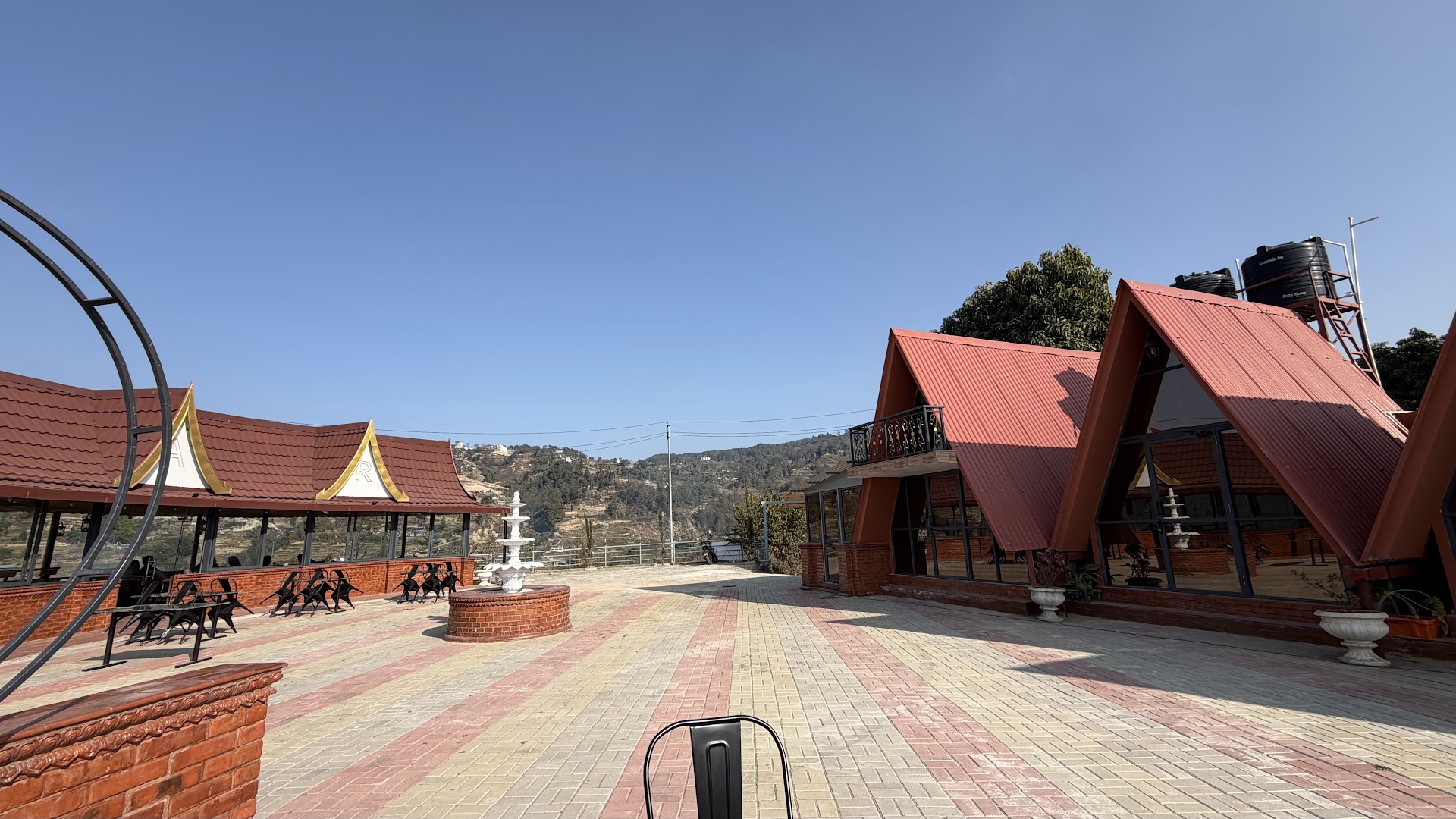 At 27° North: clear view of venue exterior
