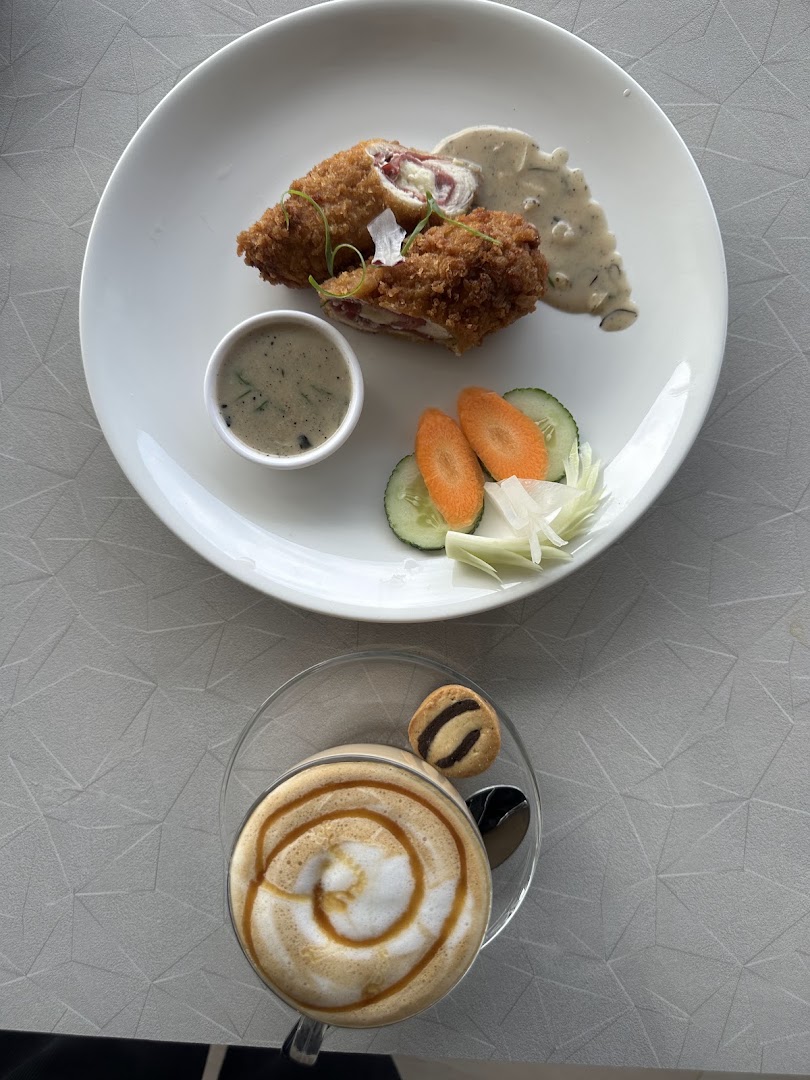 At 27° North: appetizing food and drink presentation