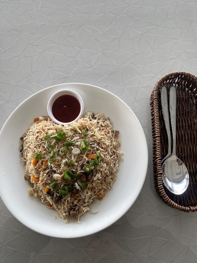 At 27° North: appetizing photo of served food