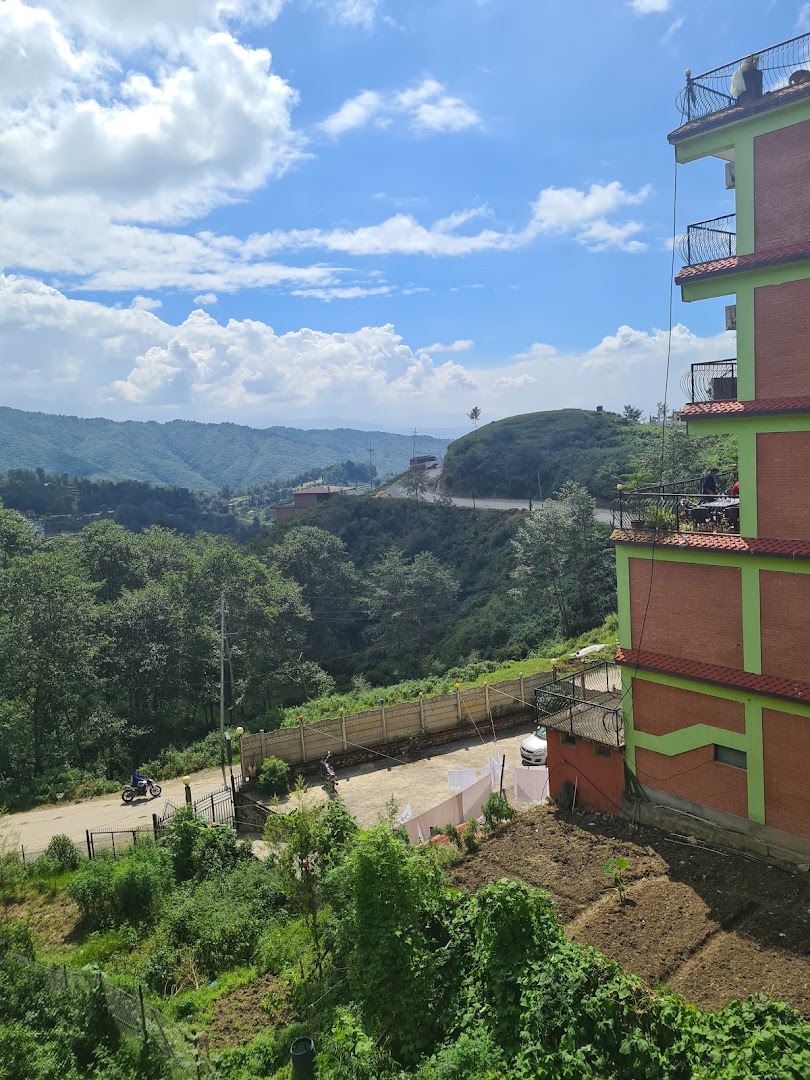 Berg House Cafe and Hotel: hotel exterior and view