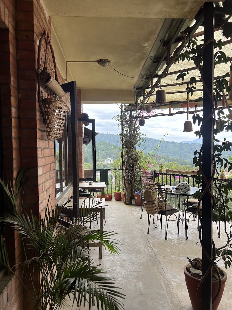 Berg House Cafe and Hotel: inviting terrace with scenic view