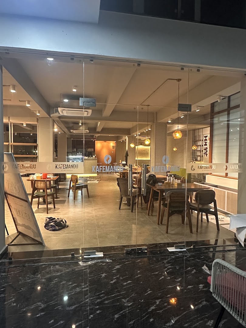 Kafemandu Pokhara: clear view of venue interior