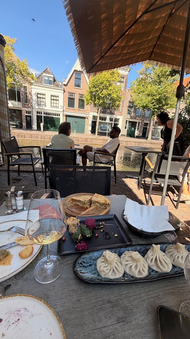 MADA: appealing atmosphere and food display