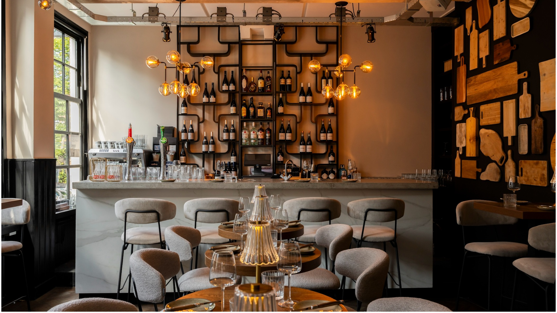 Bar Boteco: high quality interior bar shot