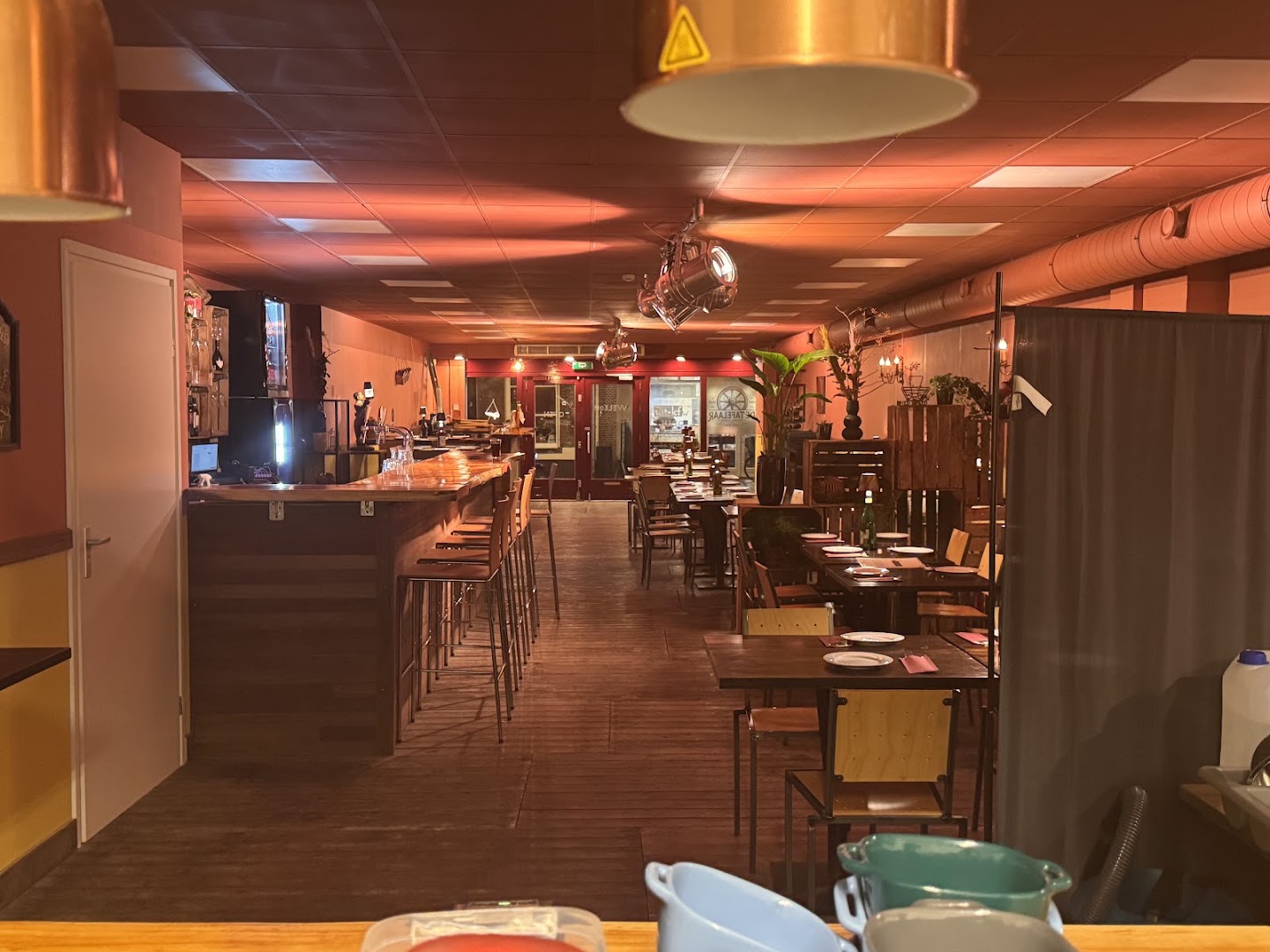 De Tafelaar: clear view of restaurant interior