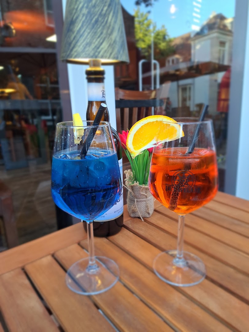 De Tafelaar: appealing photo of restaurant drinks