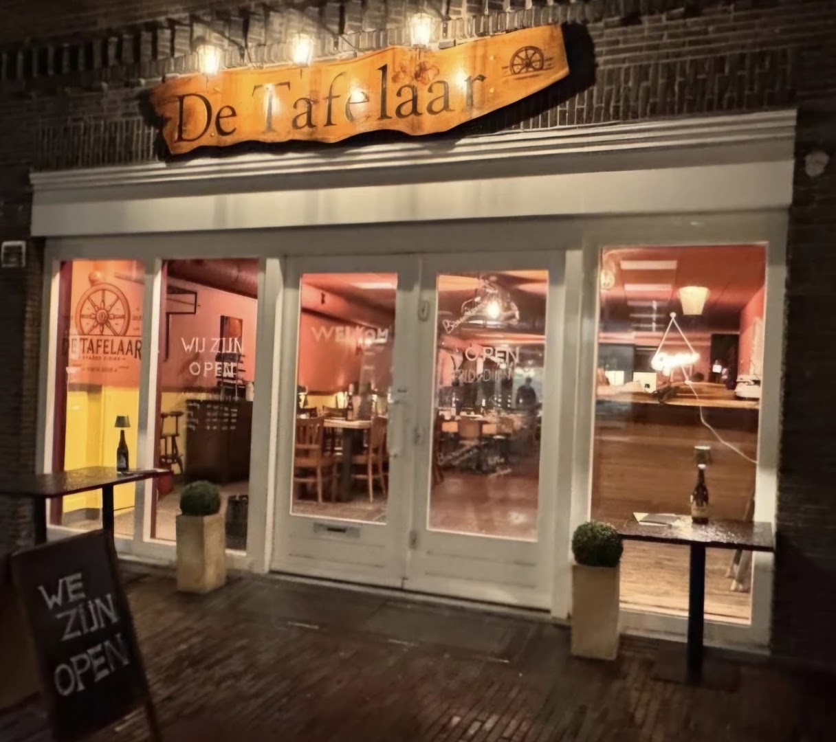 De Tafelaar: clear, inviting exterior restaurant shot